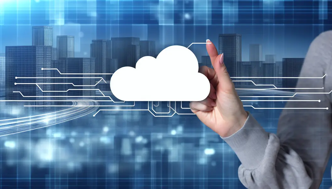 Ilustração da infraestrutura digital da AWS com uma cidade moderna ao fundo.